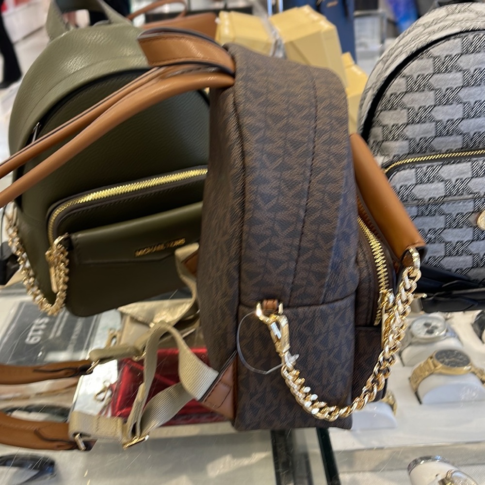 MICHAEL KORS
Maisie Extra-Small Logo 2-in-1 Backpack
Brown
NWT - Picture 4 of 16